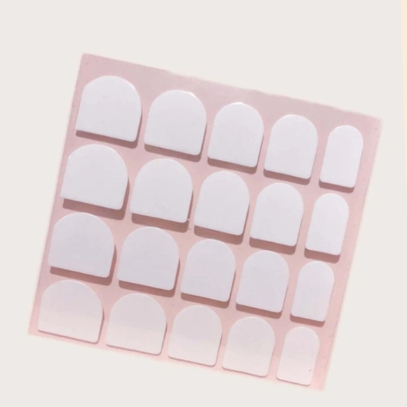 24 PIECE PRESS ON/GLUE ON NAILS - Picture 4 of 5